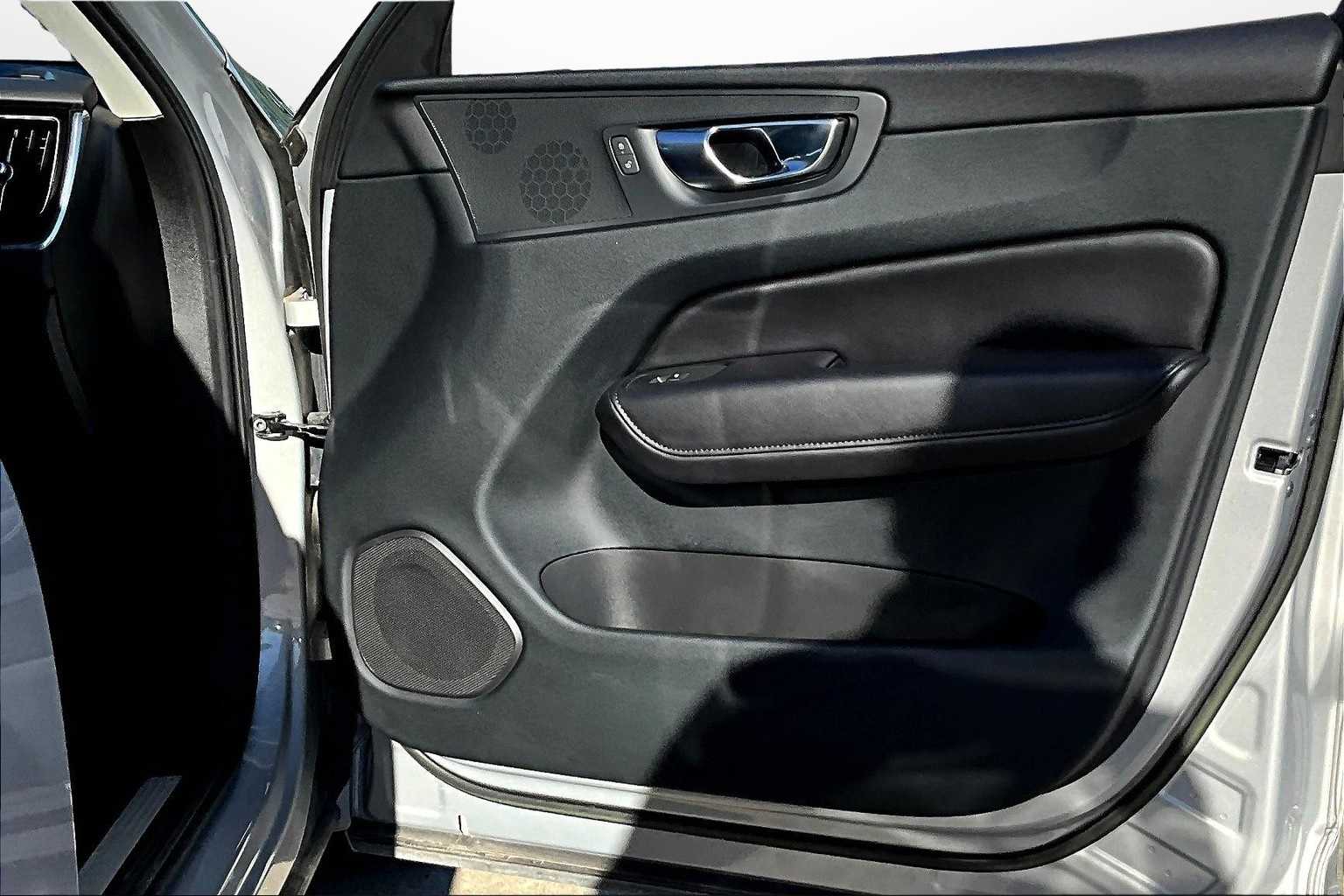 Thumbnail: 2023 Volvo XC60 - 19