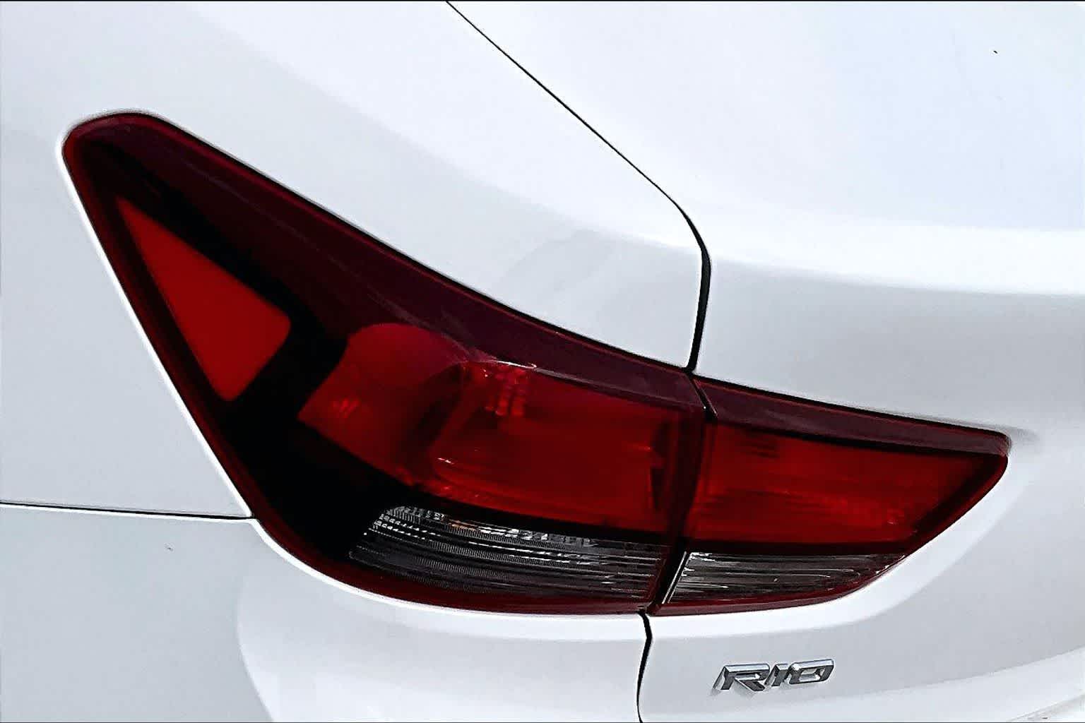 Thumbnail: 2020 Kia Rio - 26