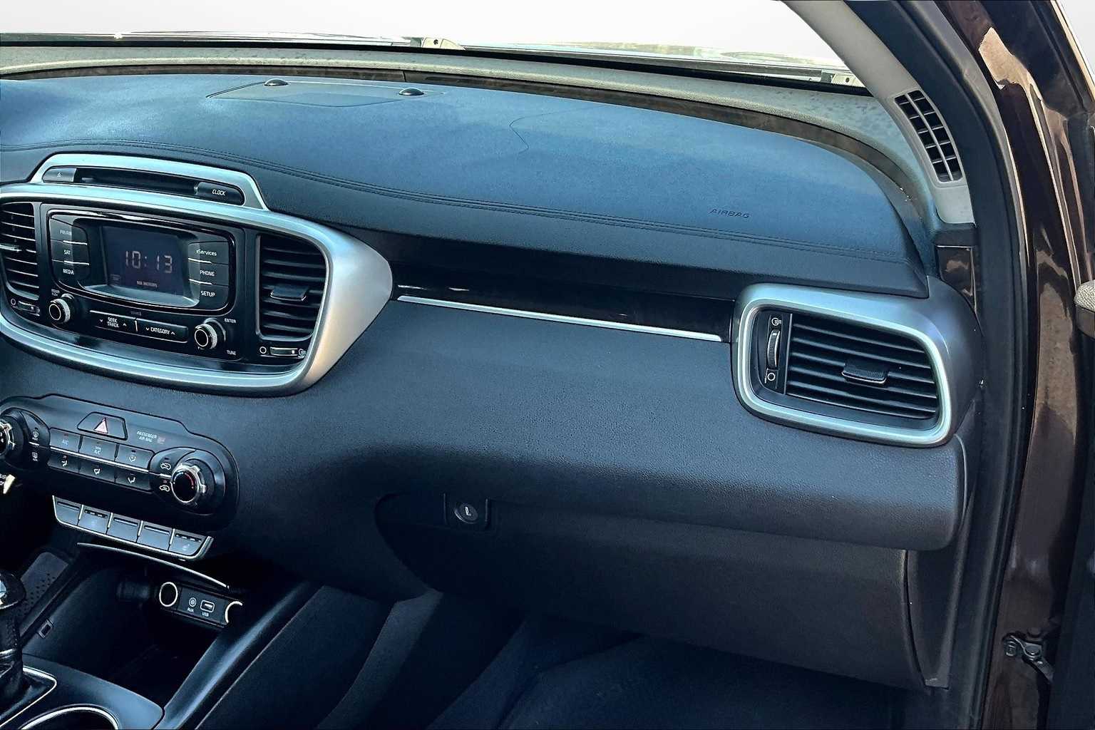 Thumbnail: 2016 Kia Sorento - 15