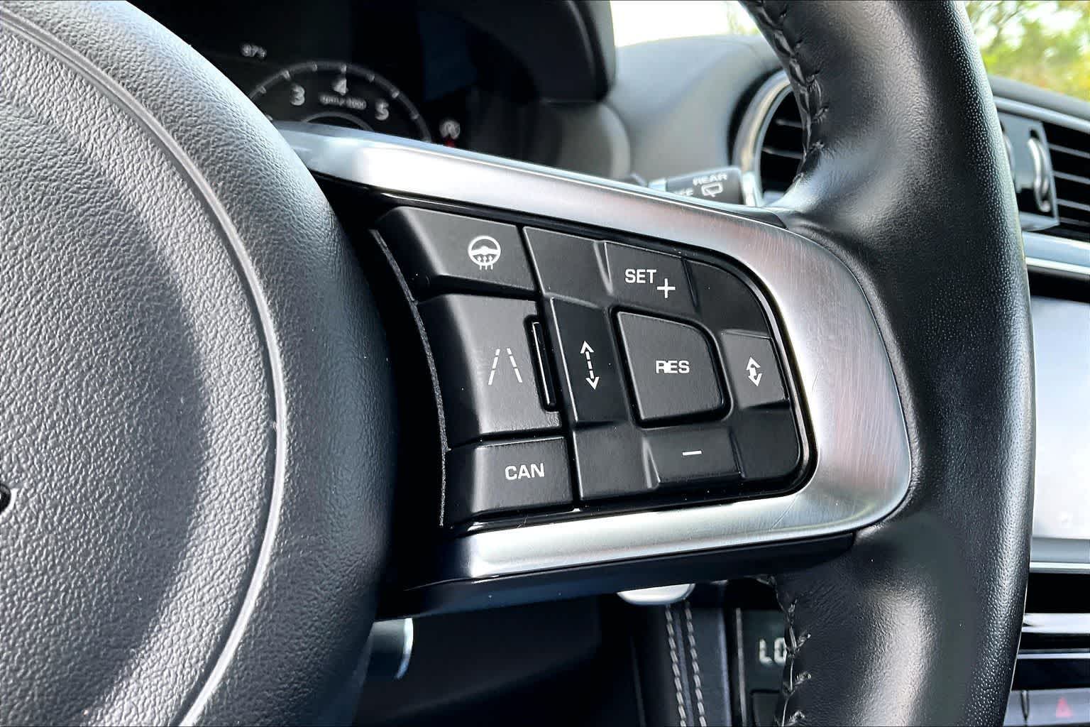 Thumbnail: 2019 Jaguar F-Pace - 18