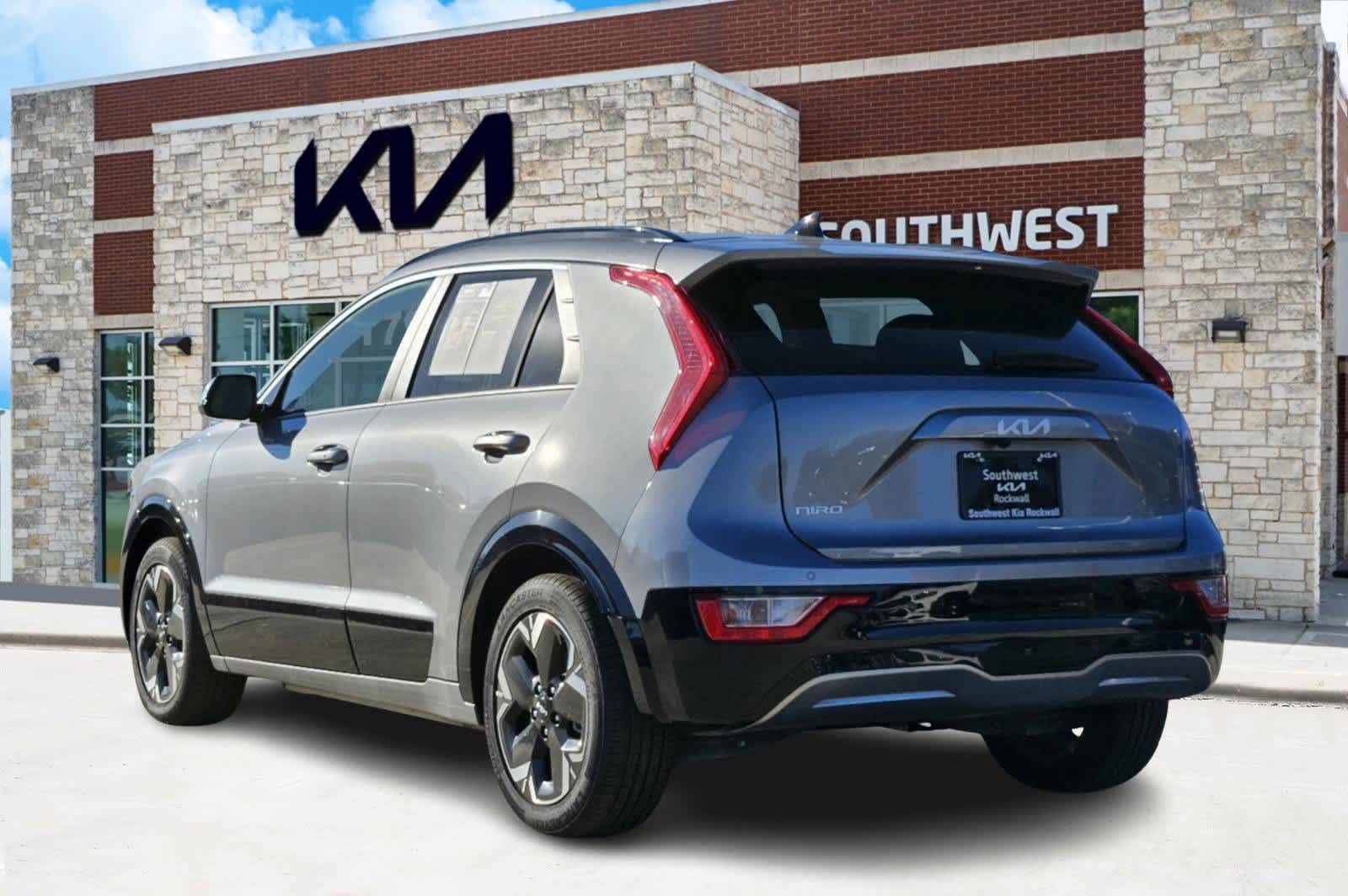 Thumbnail: 2023 Kia Niro - 4