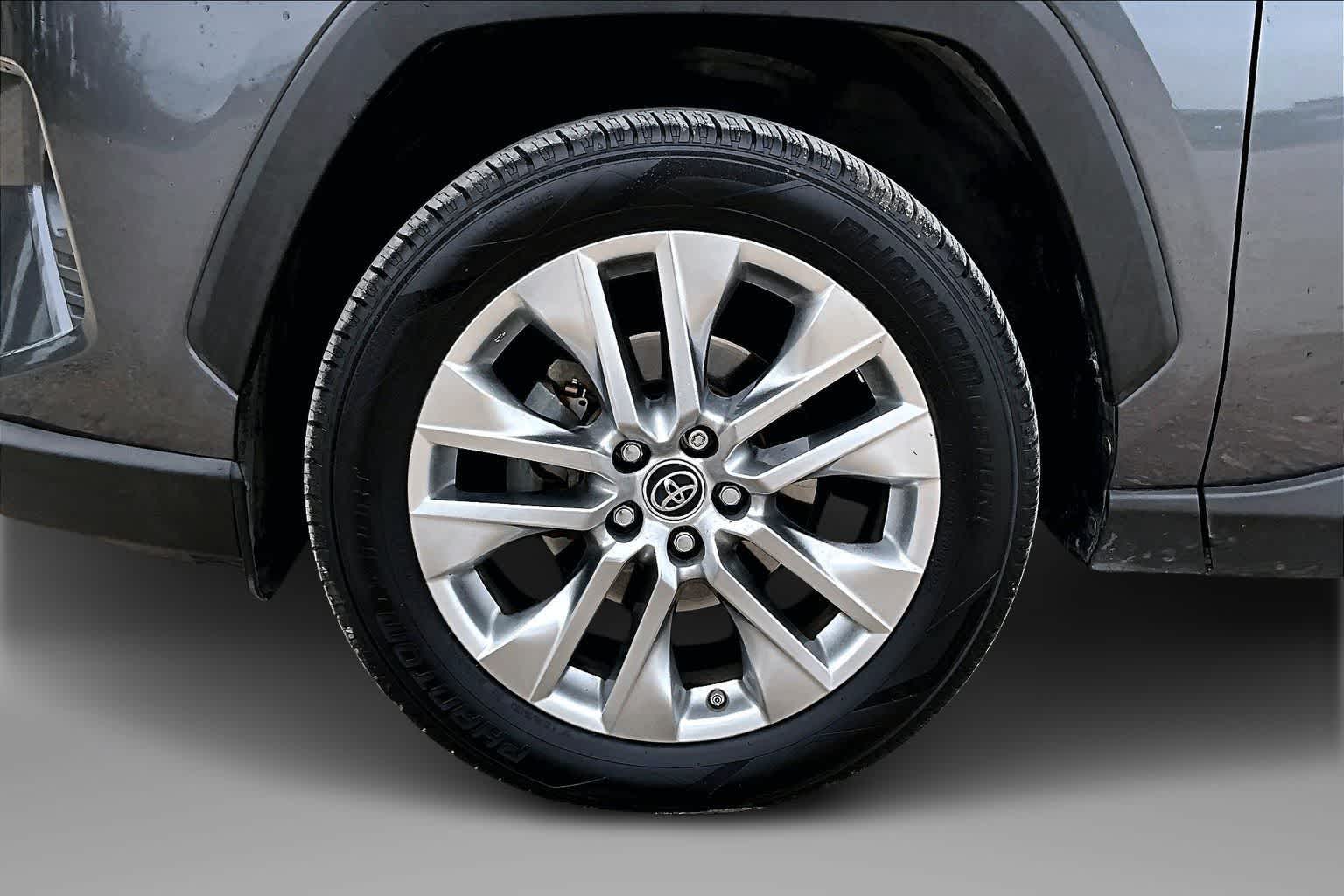 Thumbnail: 2019 Toyota RAV4 - 8