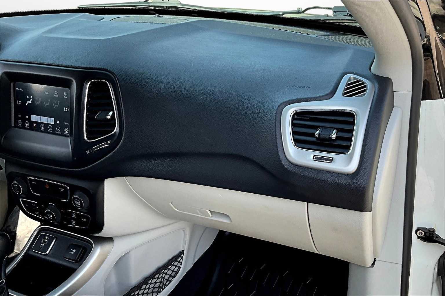 Thumbnail: 2020 Jeep Compass - 15