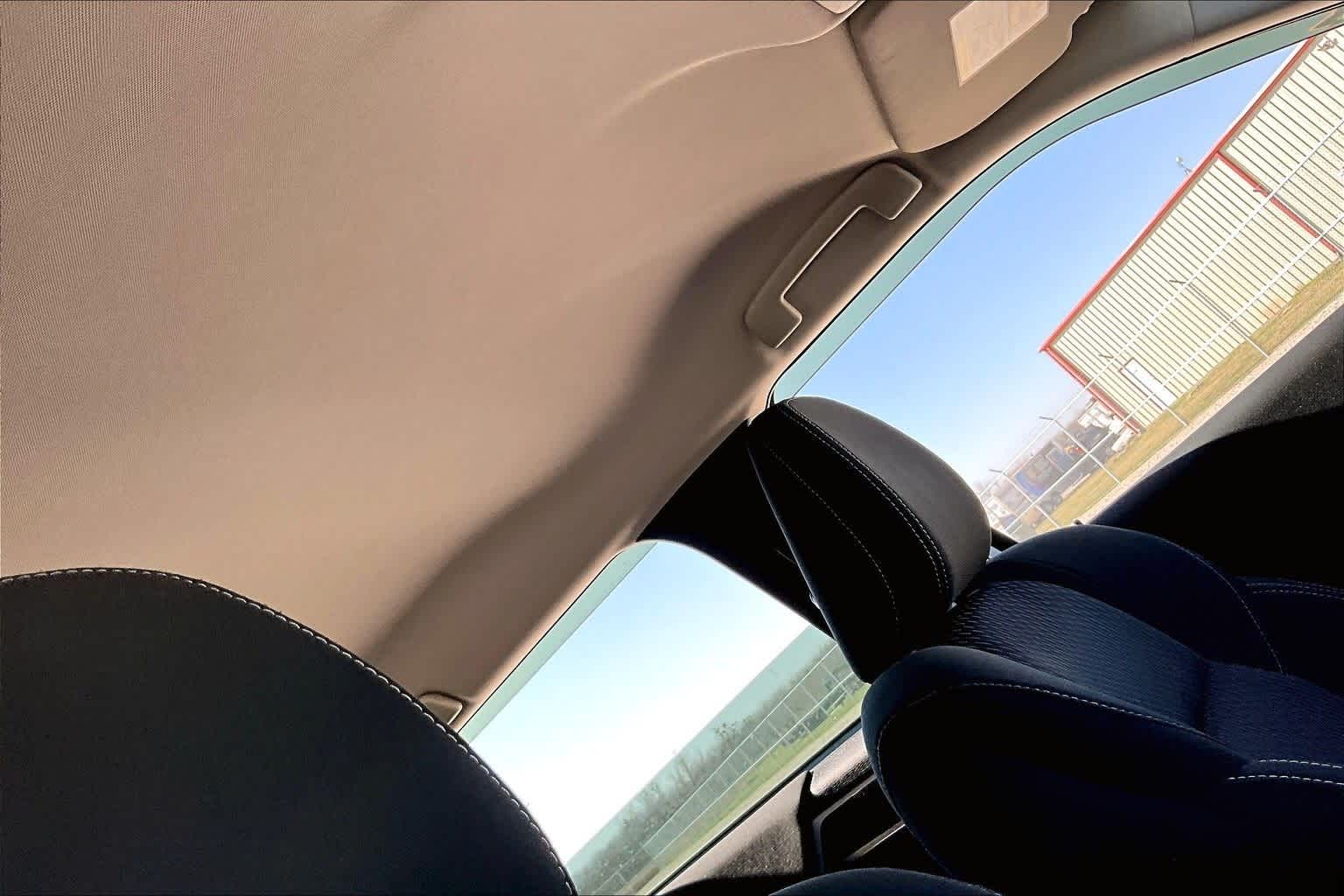 Thumbnail: 2022 Mitsubishi Outlander - 16