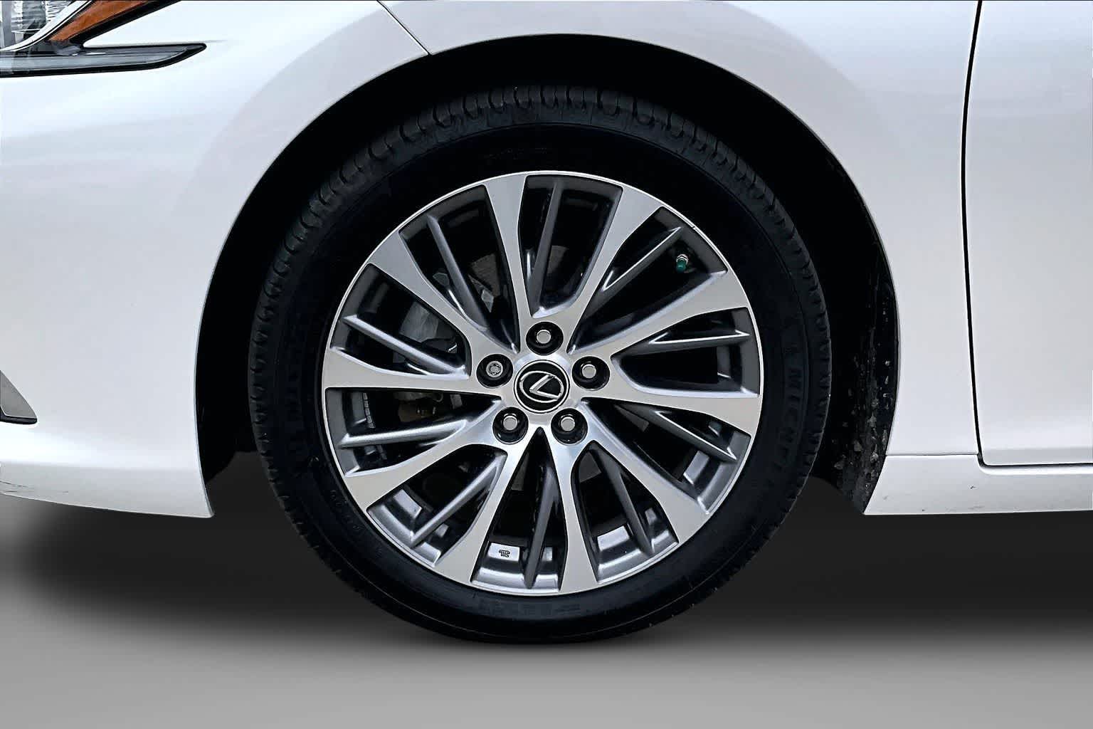 Thumbnail: 2021 Lexus ES - 8