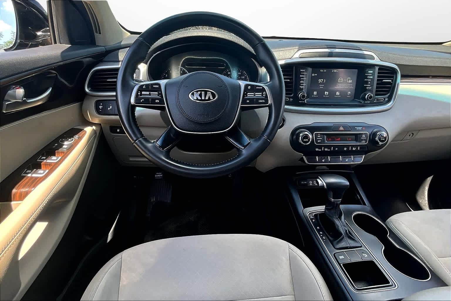 Thumbnail: 2020 Kia Sorento - 5