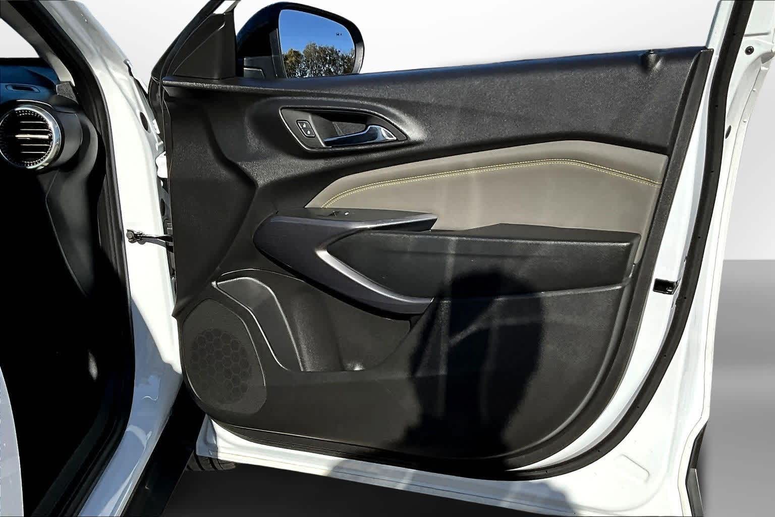 Thumbnail: 2025 Chevrolet Trax - 18