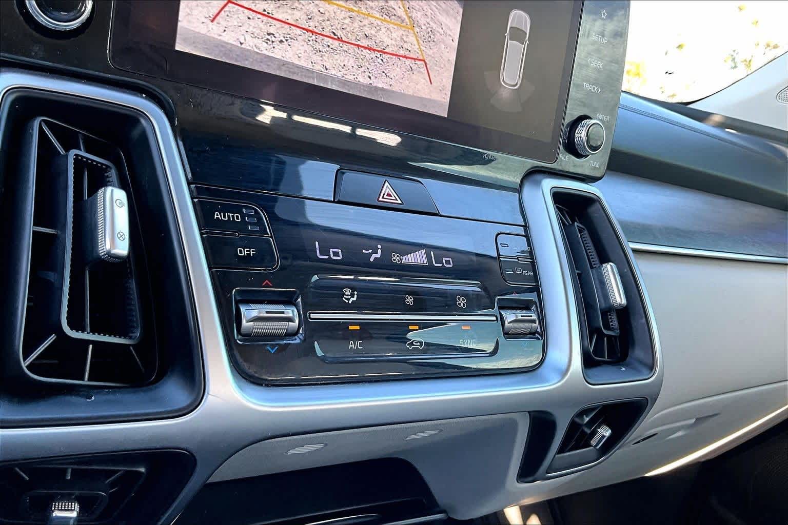 Thumbnail: 2022 Kia Sorento - 23