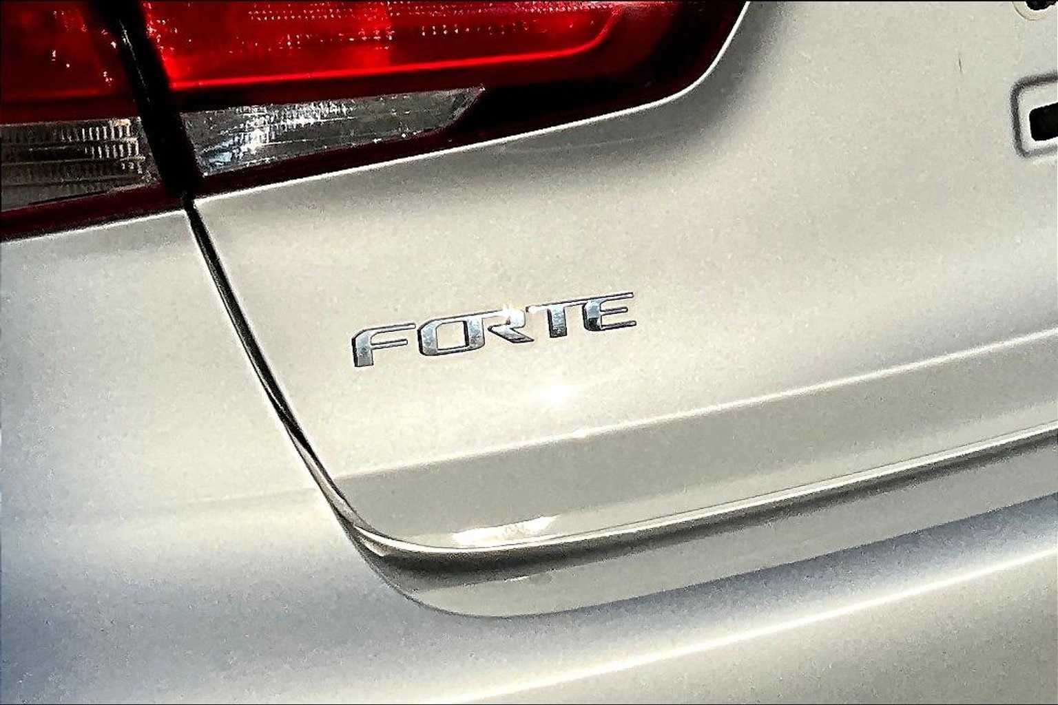 Thumbnail: 2018 Kia Forte - 30
