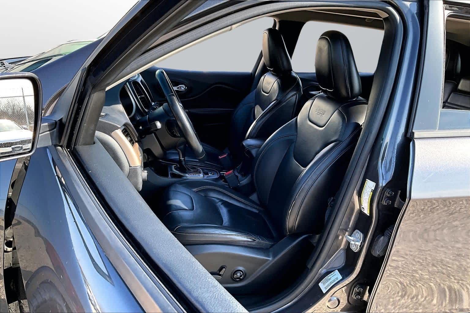 Thumbnail: 2016 Jeep Cherokee - 24