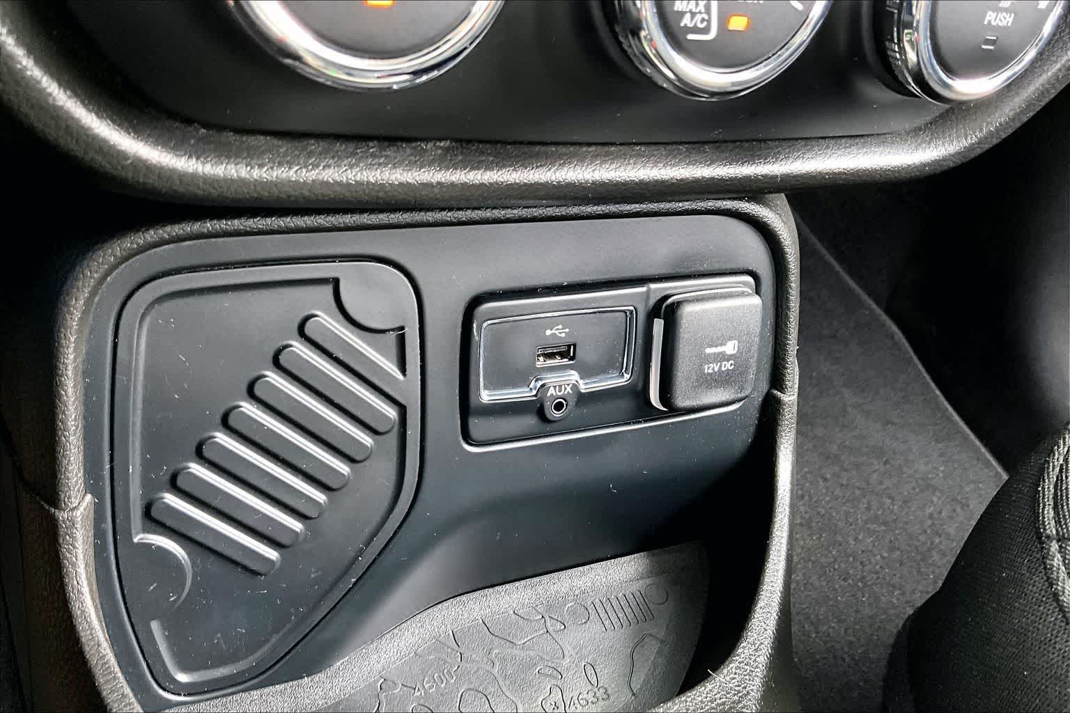 Thumbnail: 2017 Jeep Renegade - 18