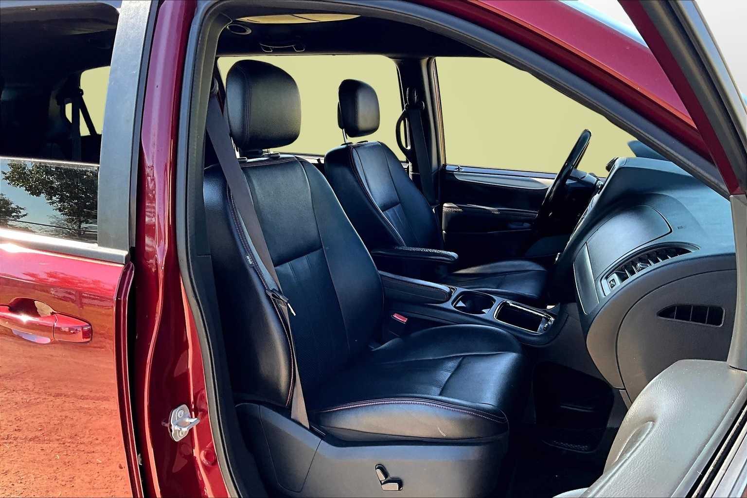Thumbnail: 2019 Dodge Grand Caravan - 7