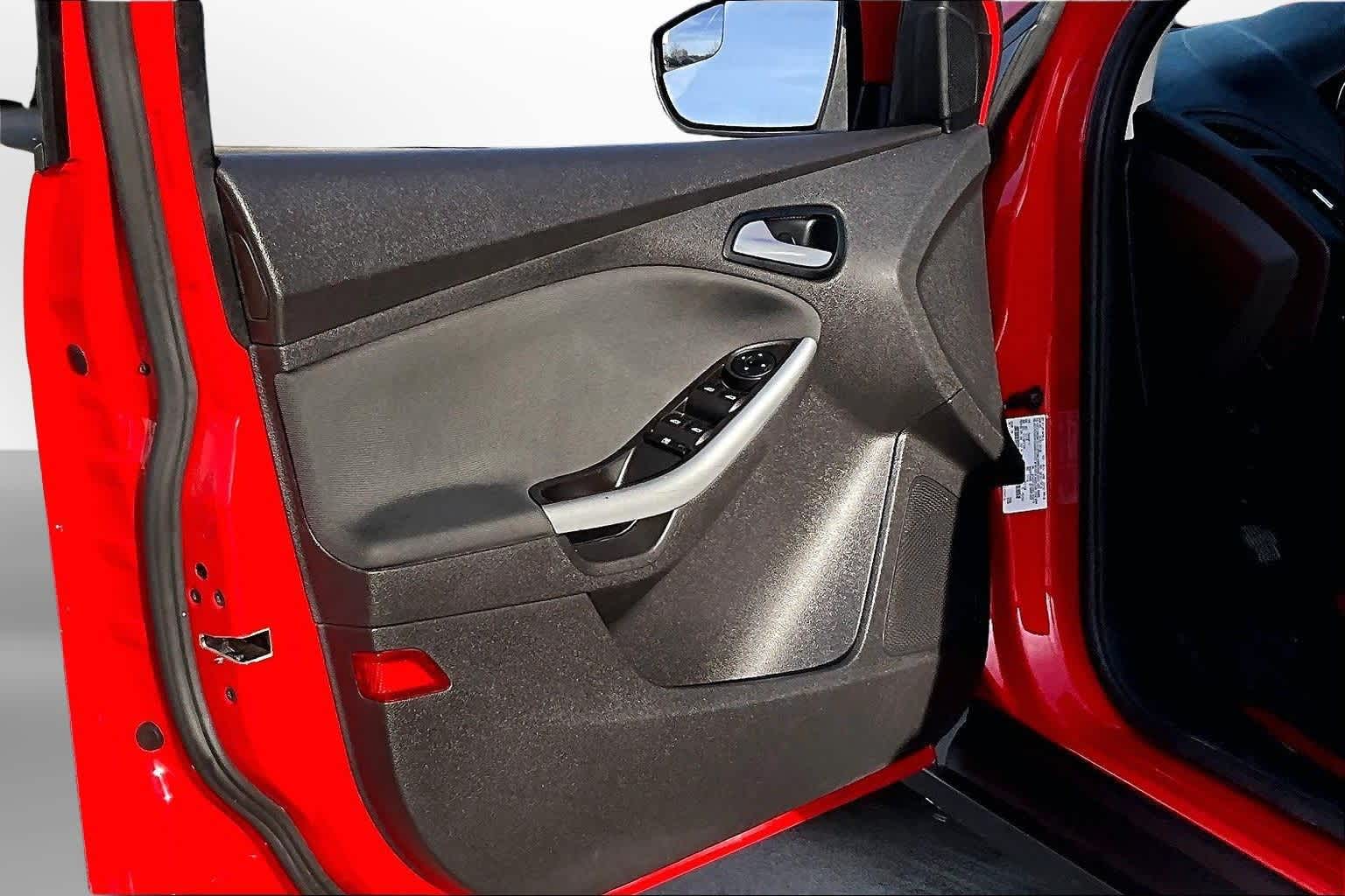 Thumbnail: 2014 Ford Focus - 17