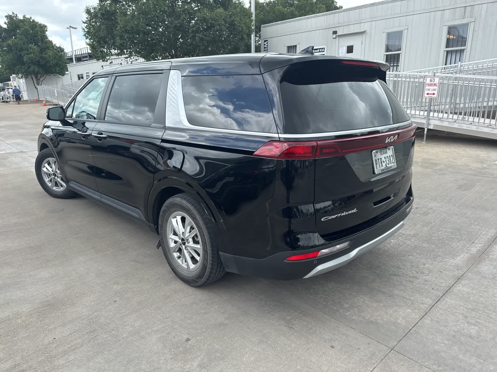 Thumbnail: 2022 Kia Carnival - 7