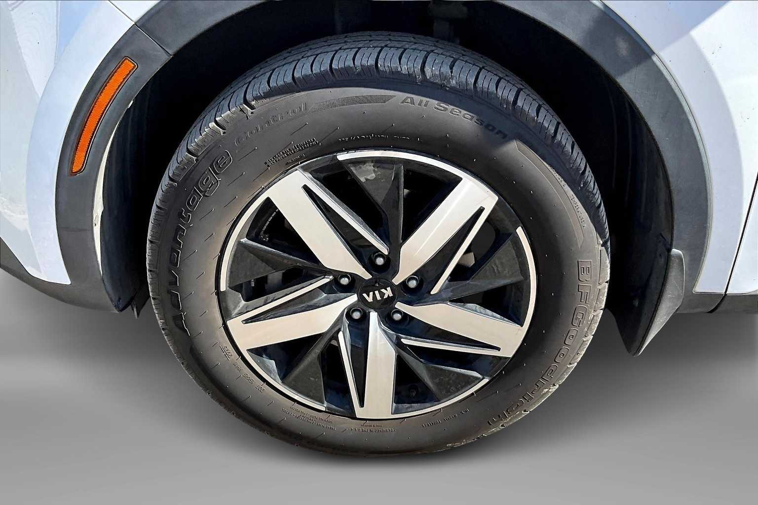 Thumbnail: 2021 Kia Sorento - 8