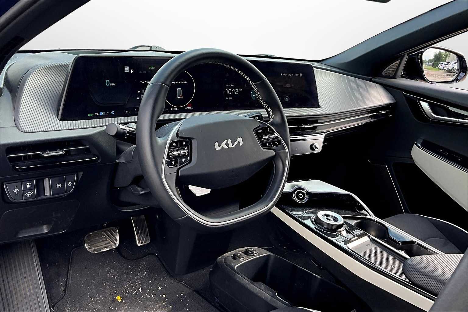 Thumbnail: 2022 Kia EV6 - 12