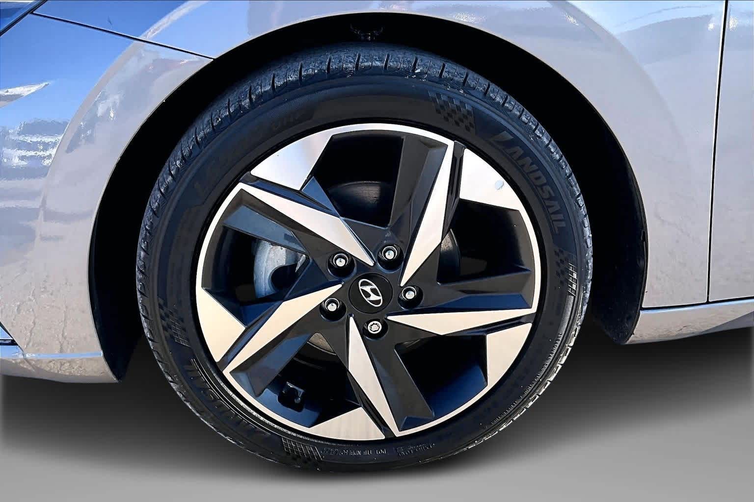 Thumbnail: 2023 Hyundai Elantra - 8