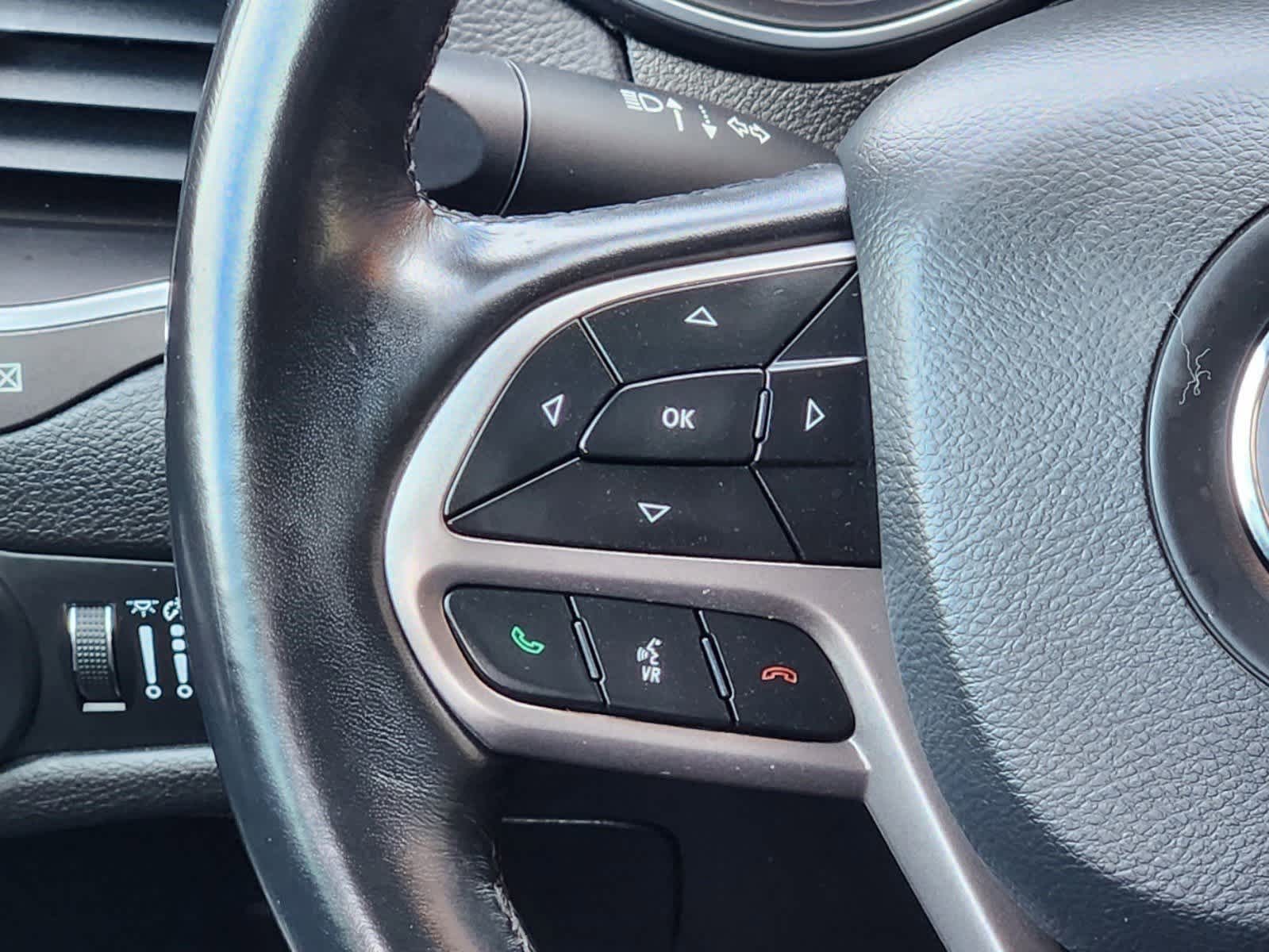 Thumbnail: 2020 Jeep Cherokee - 32