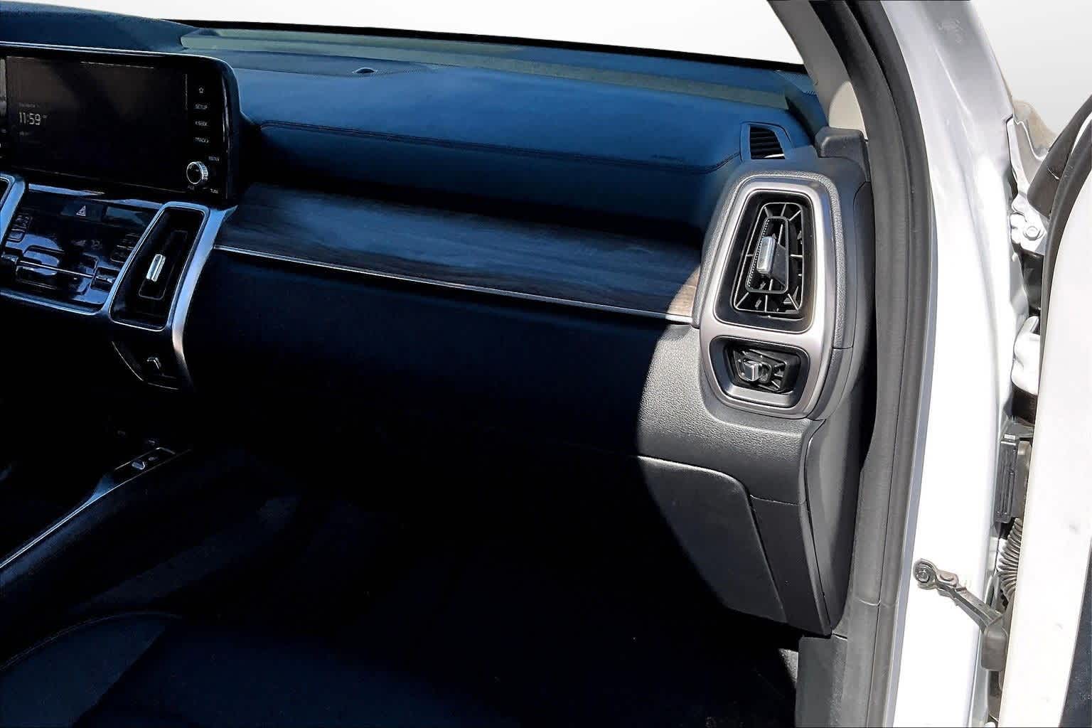 Thumbnail: 2023 Kia Sorento - 15