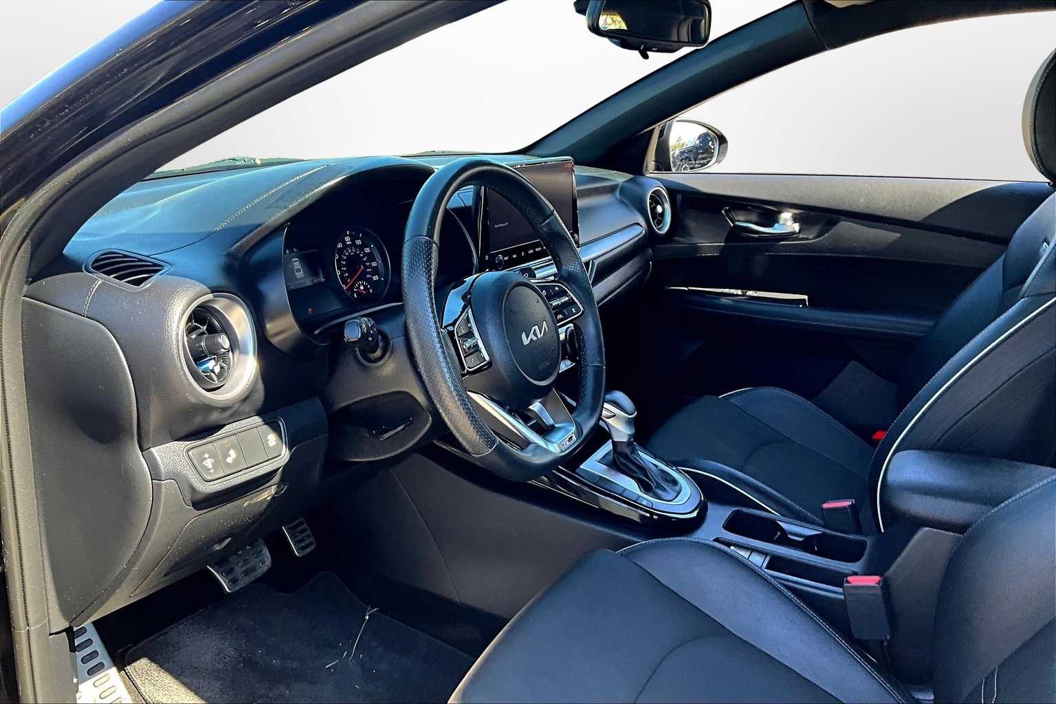 Thumbnail: 2022 Kia Forte - 12