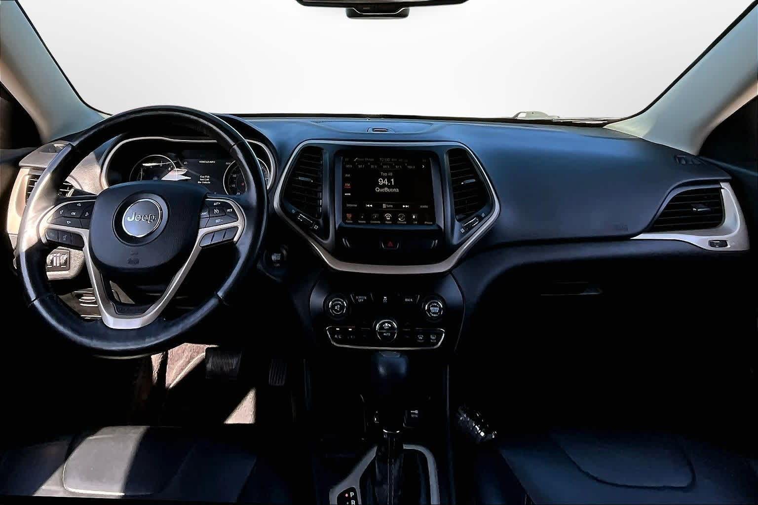 Thumbnail: 2016 Jeep Cherokee - 14