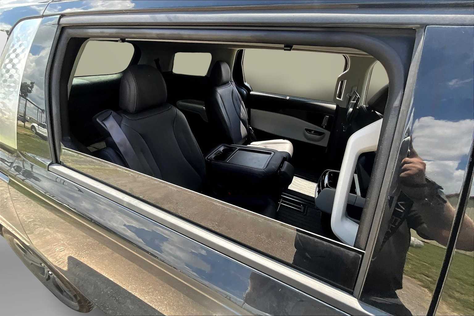Thumbnail: 2024 Kia Carnival - 26