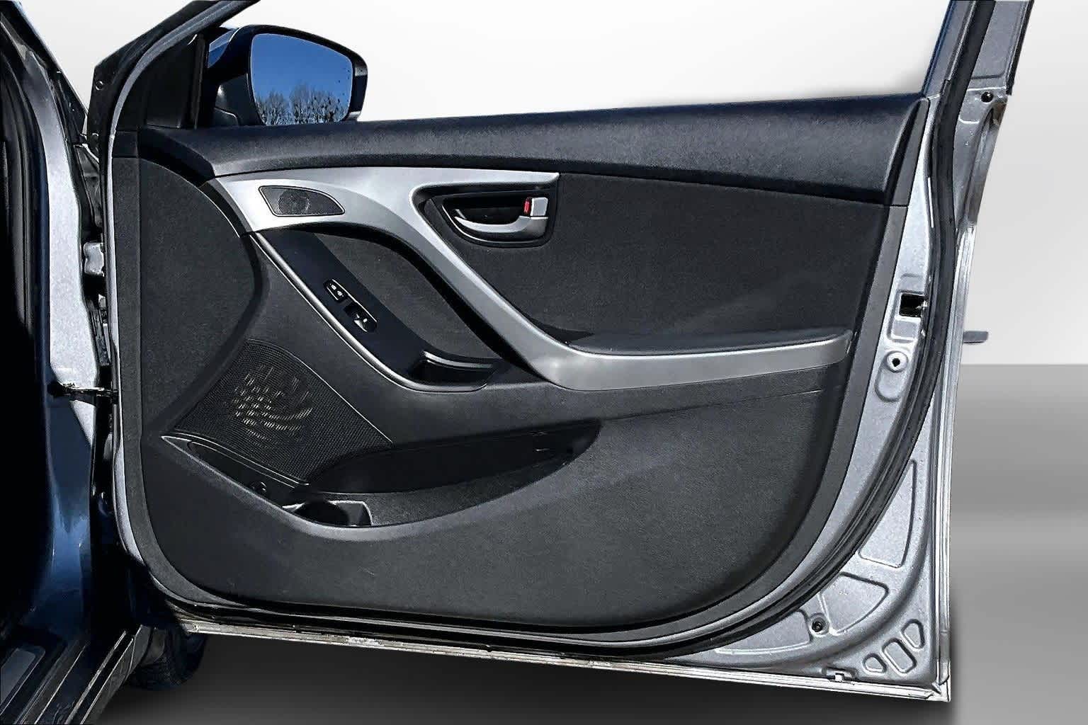 Thumbnail: 2015 Hyundai Elantra - 17