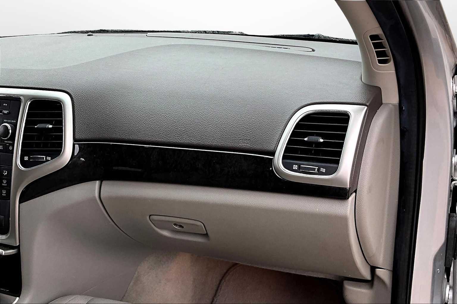 Thumbnail: 2011 Jeep Grand Cherokee - 15
