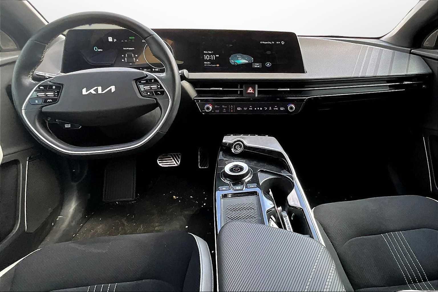 Thumbnail: 2022 Kia EV6 - 14