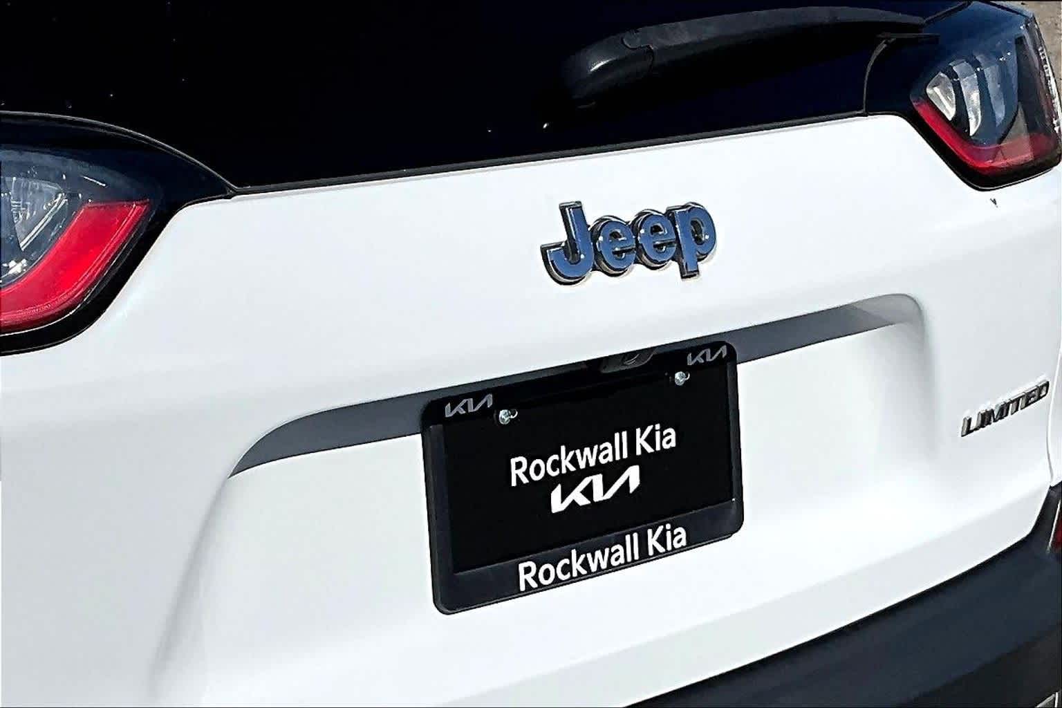 Thumbnail: 2019 Jeep Cherokee - 32