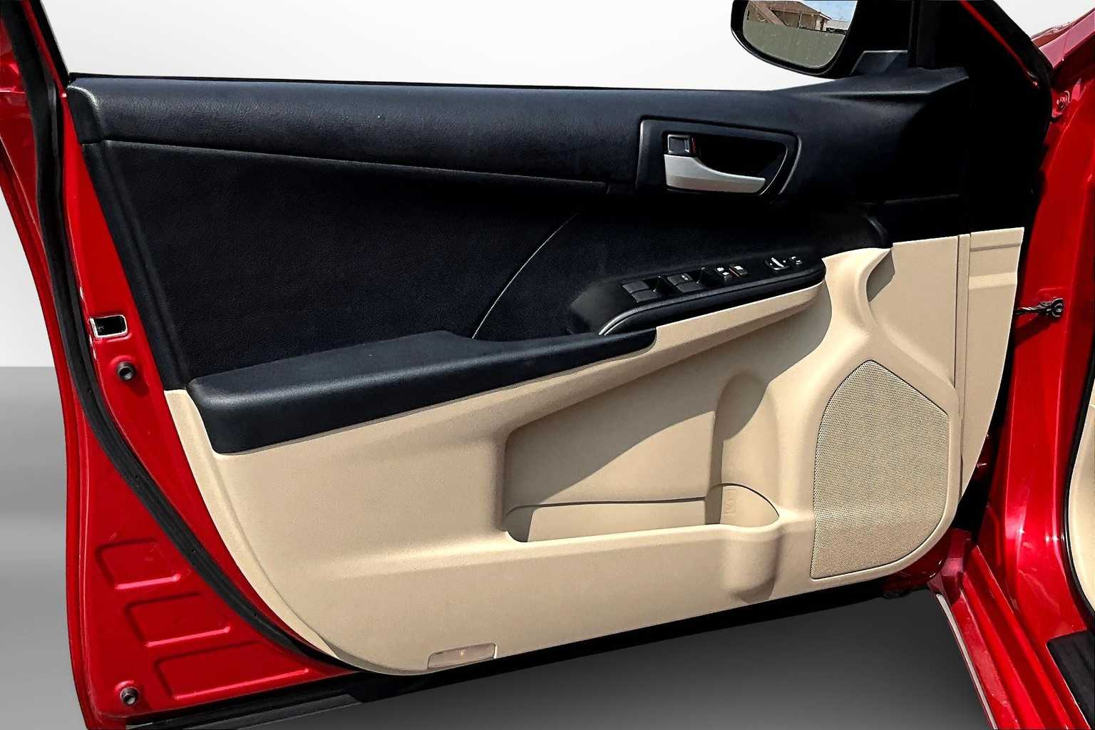 Thumbnail: 2012 Toyota Camry - 17