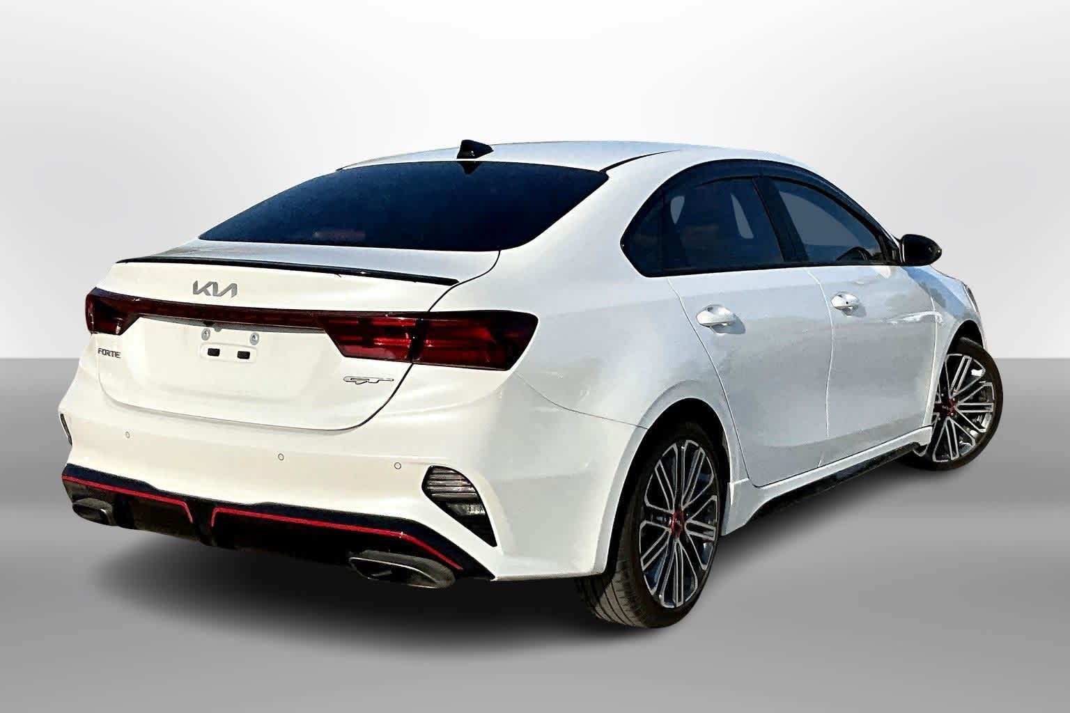 2022 Kia Forte GT photo 2