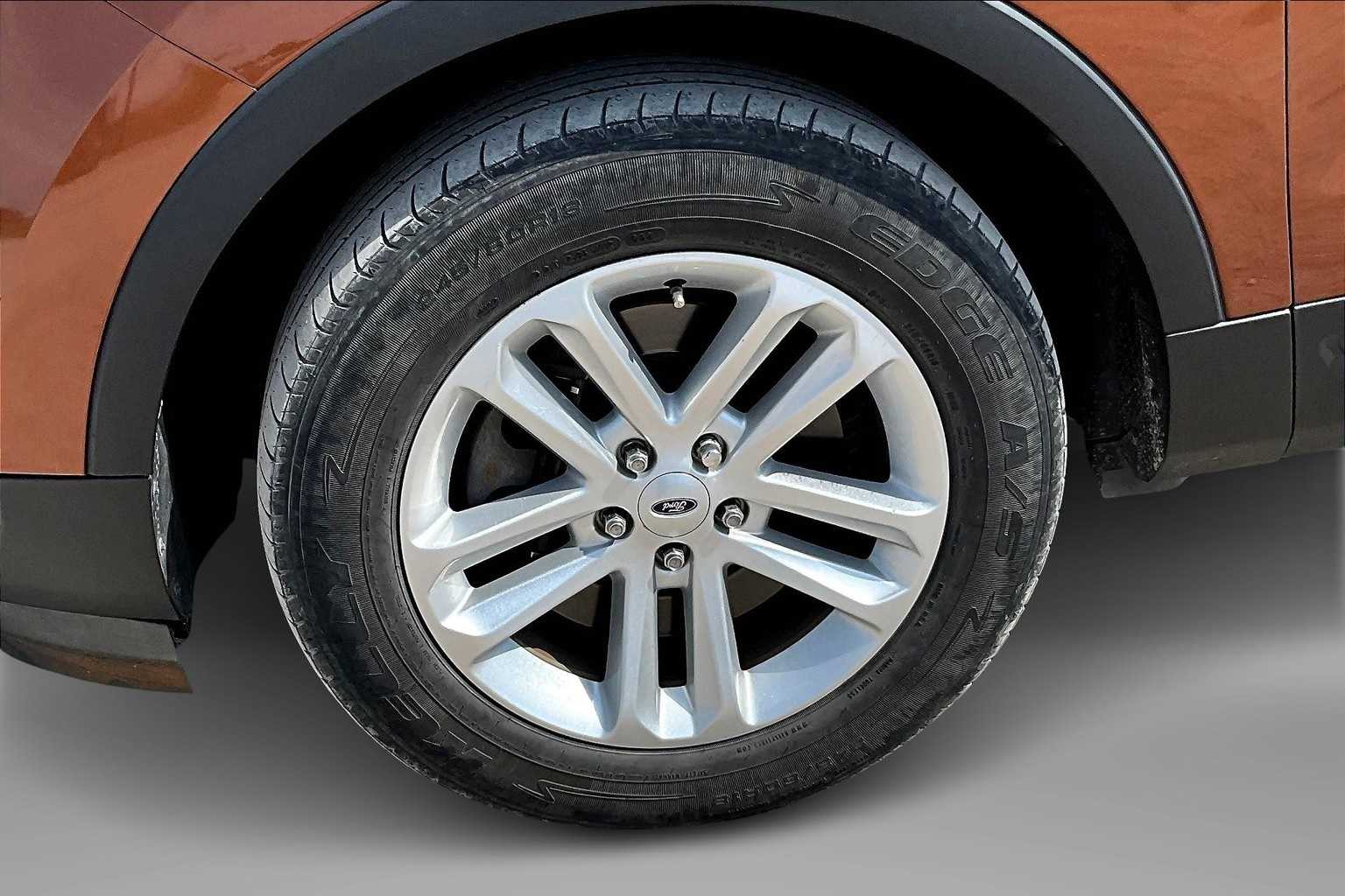 Thumbnail: 2017 Ford Explorer - 8