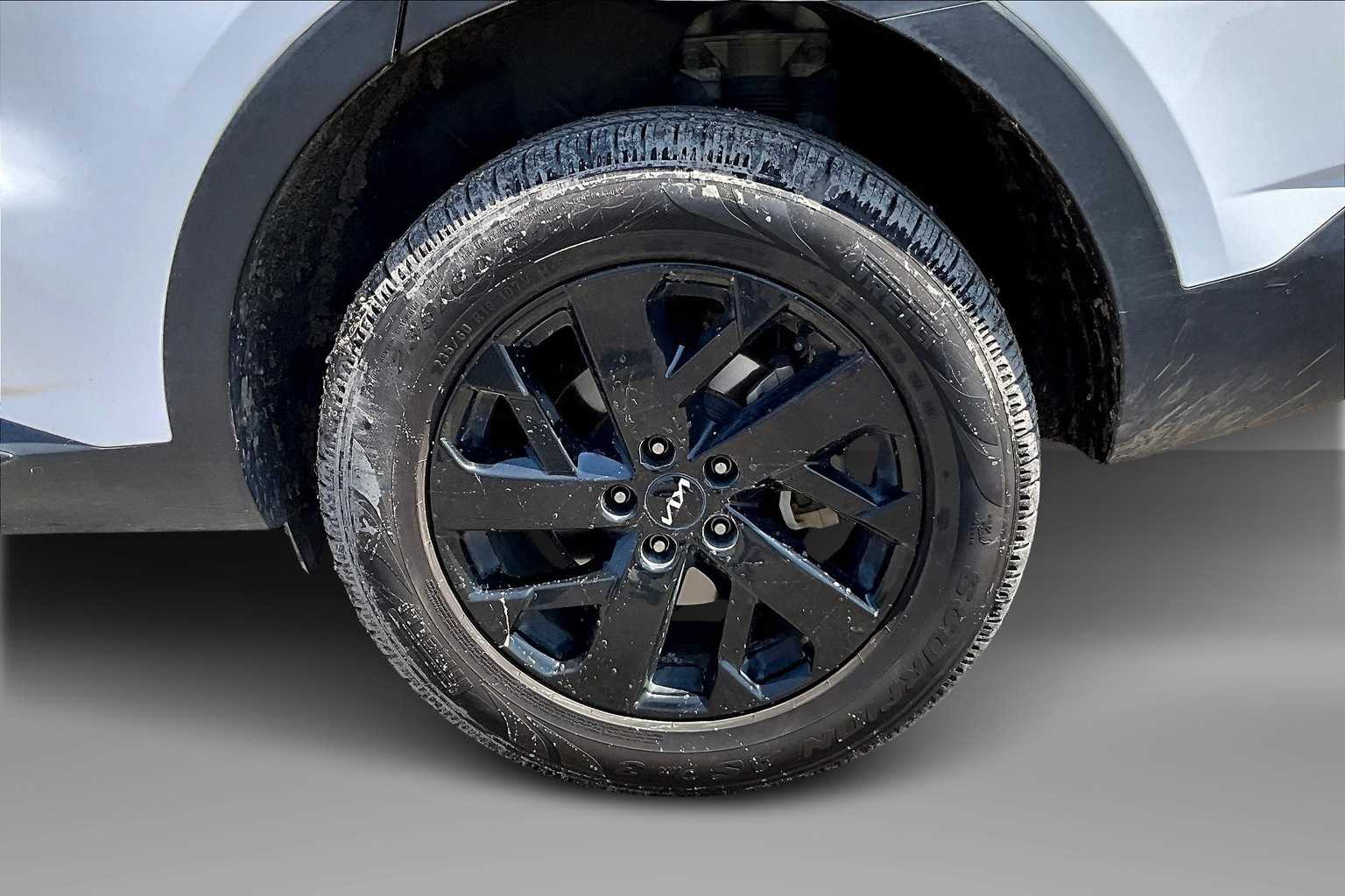 Thumbnail: 2023 Kia Sorento - 8
