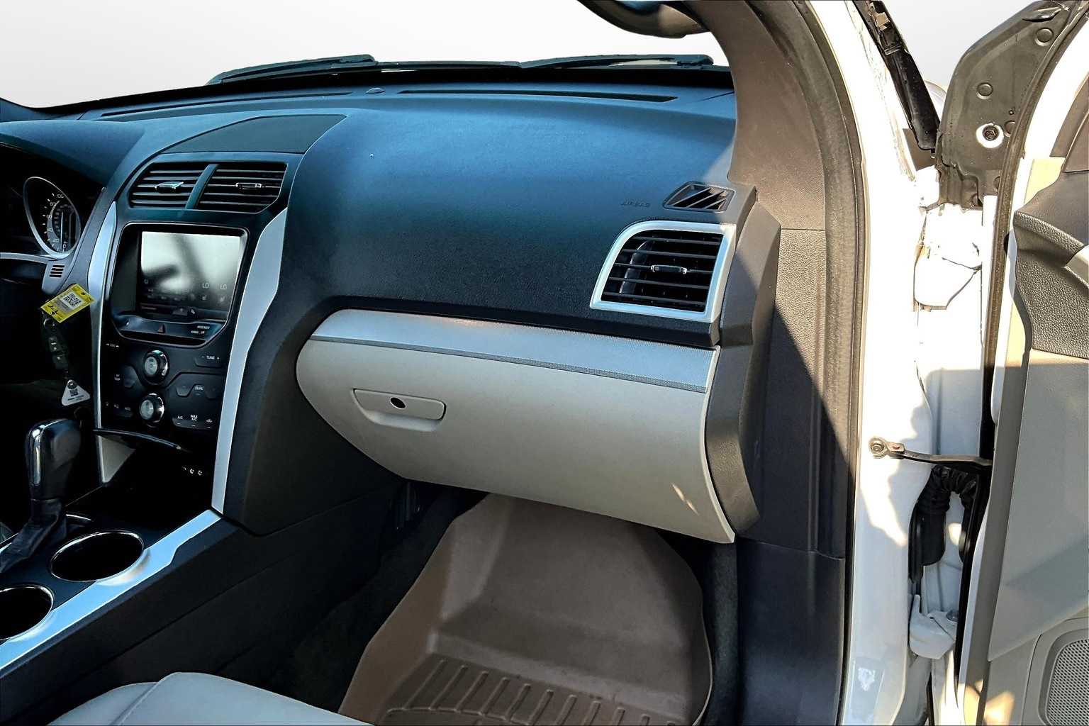 Thumbnail: 2013 Ford Explorer - 15