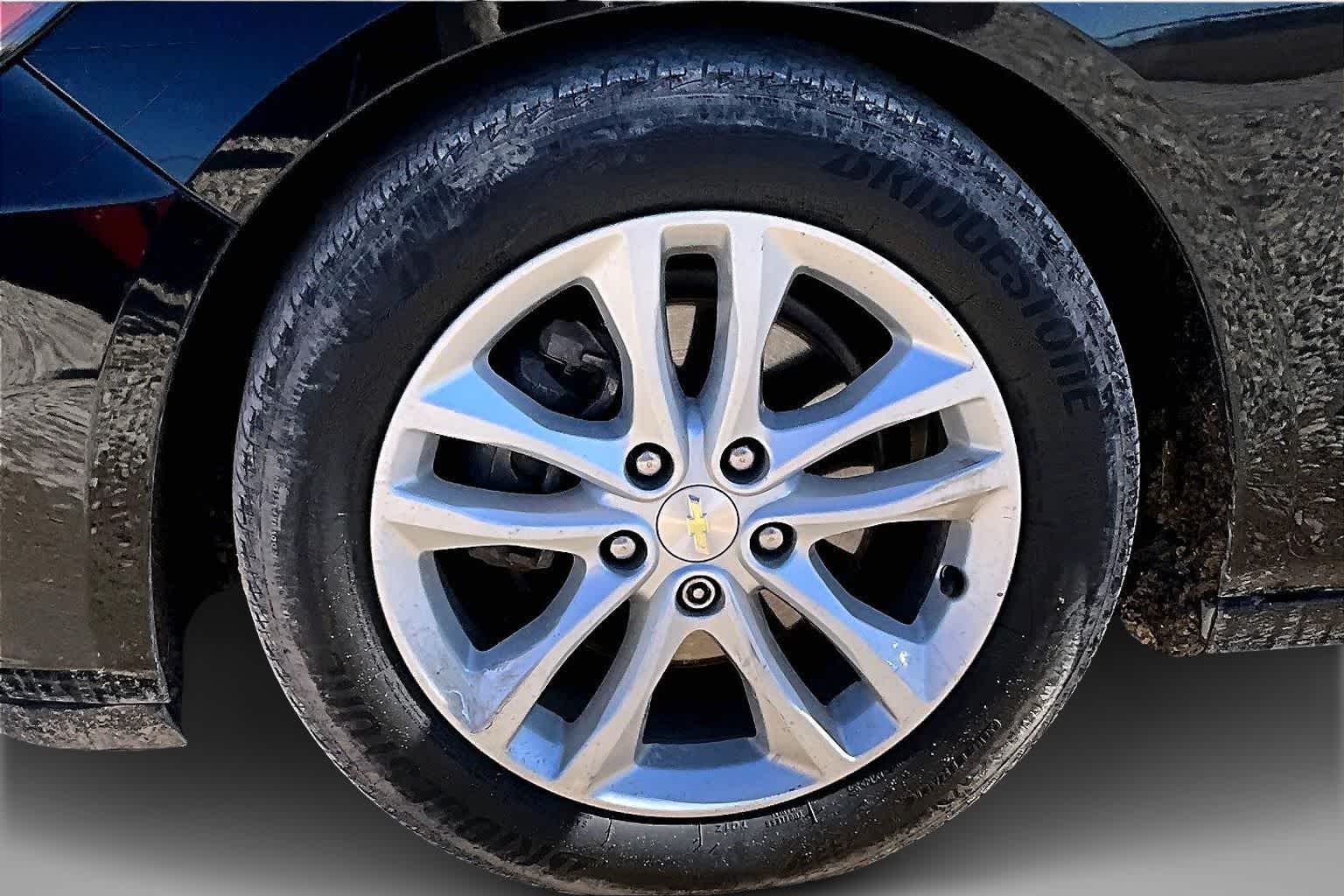 Thumbnail: 2018 Chevrolet Malibu - 8