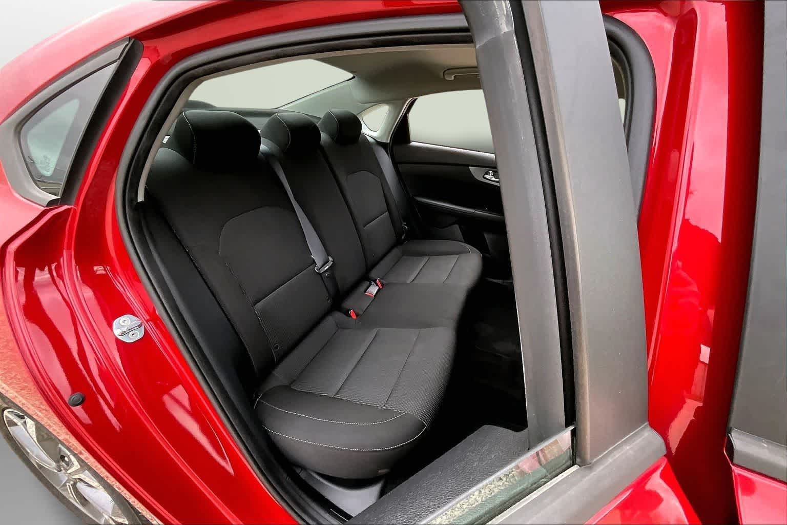 Thumbnail: 2021 Kia Forte - 25