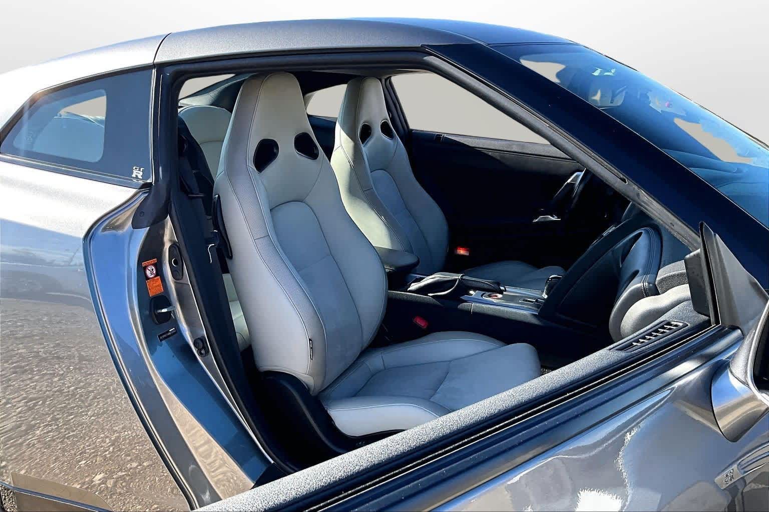 Thumbnail: 2010 Nissan GT-R - 5