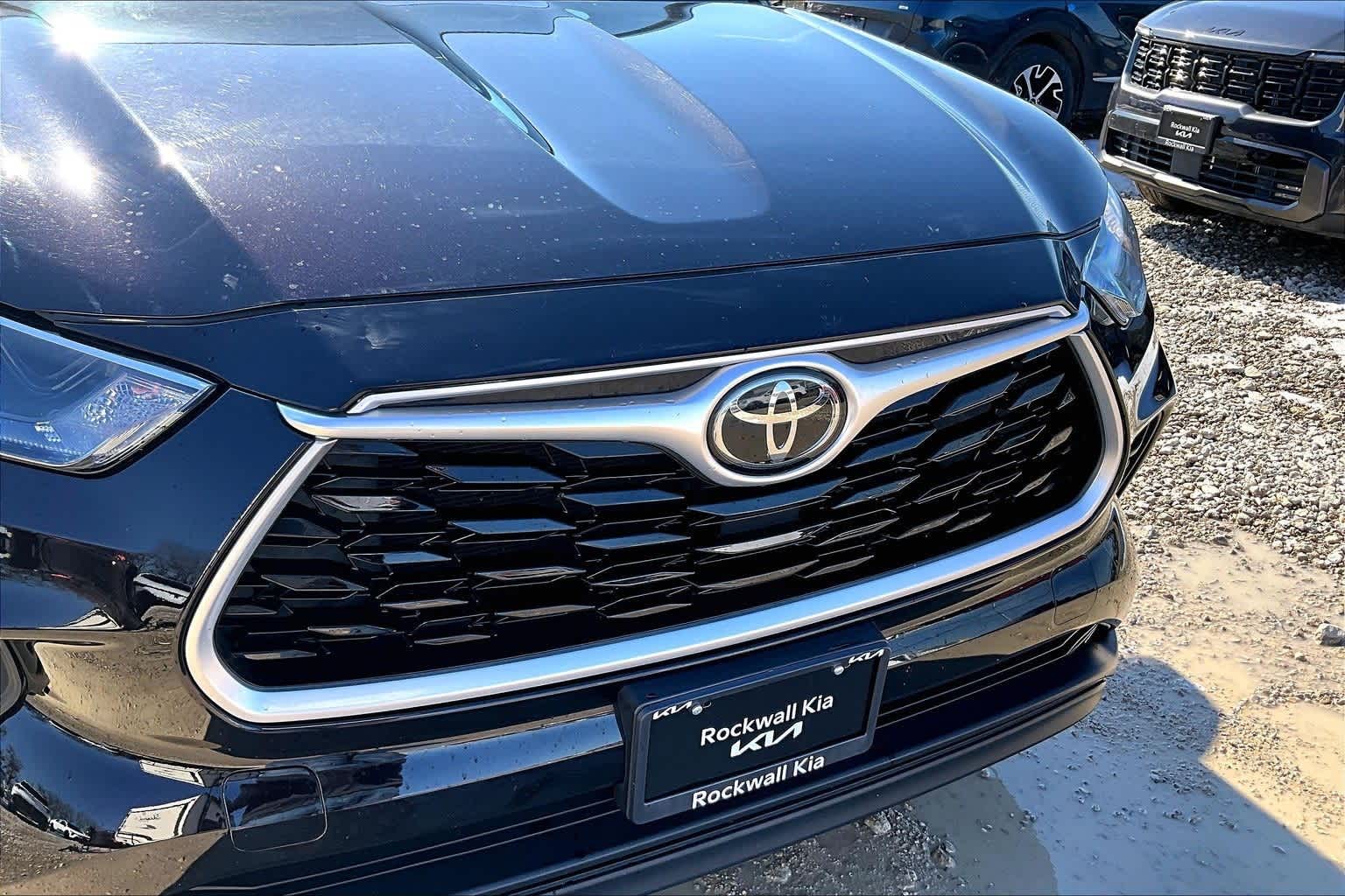 Thumbnail: 2022 Toyota Highlander - 24