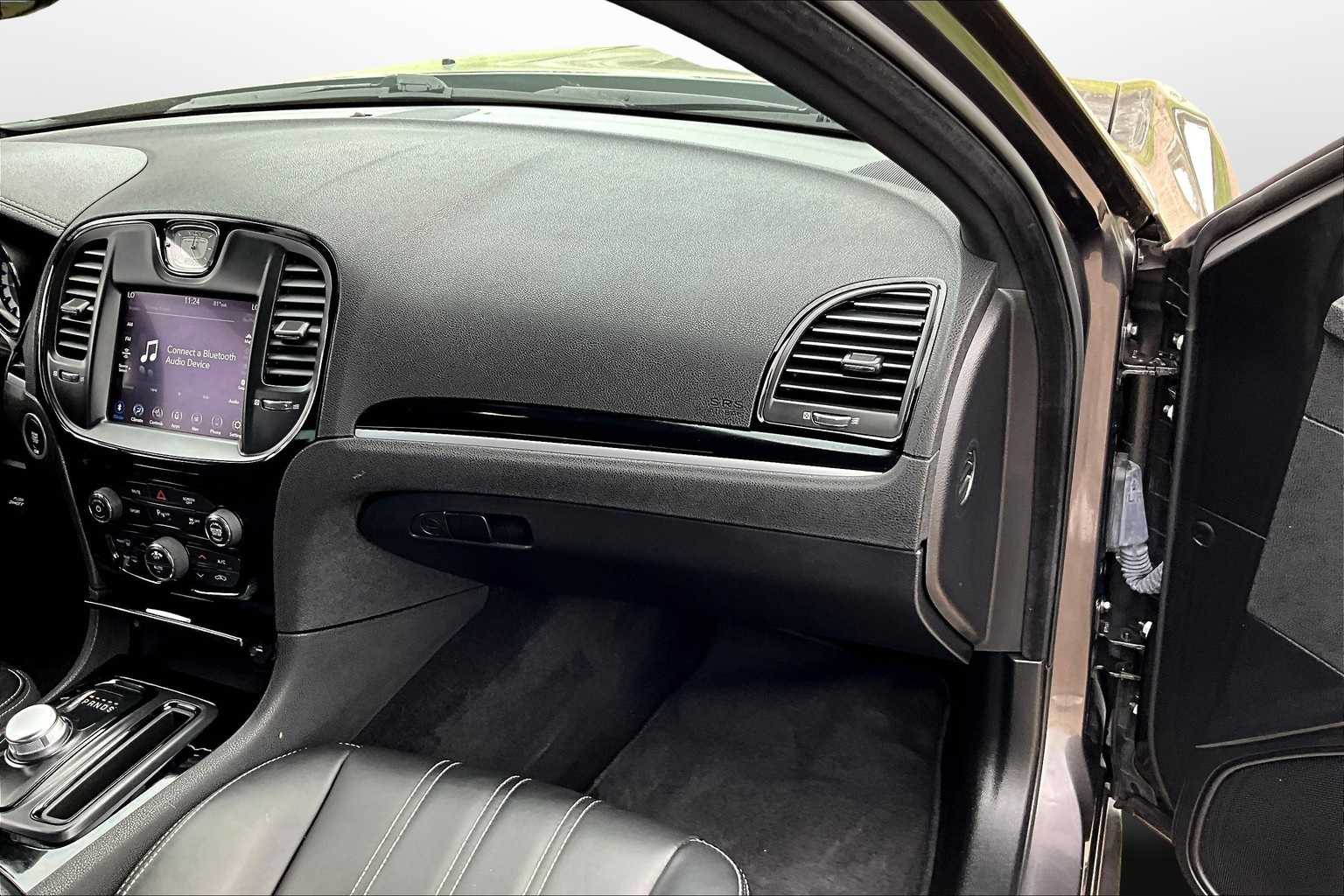 Thumbnail: 2023 Chrysler 300 - 15