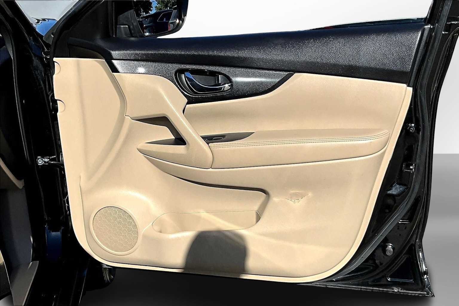 Thumbnail: 2014 Nissan Rogue - 18