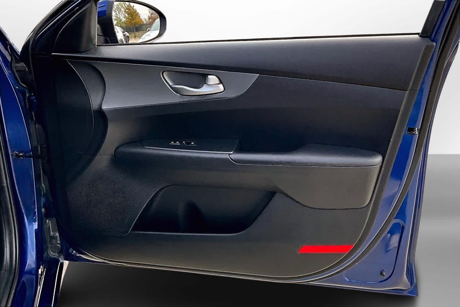 Thumbnail: 2019 Kia Forte - 17