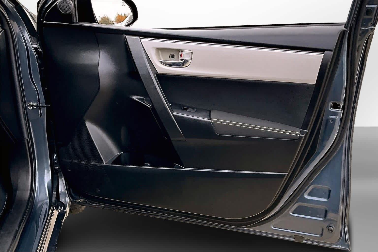 Thumbnail: 2018 Toyota Corolla - 18