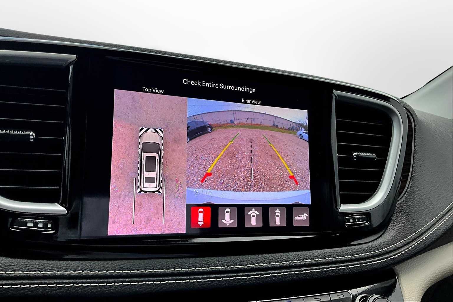 Thumbnail: 2022 Chrysler Pacifica - 22