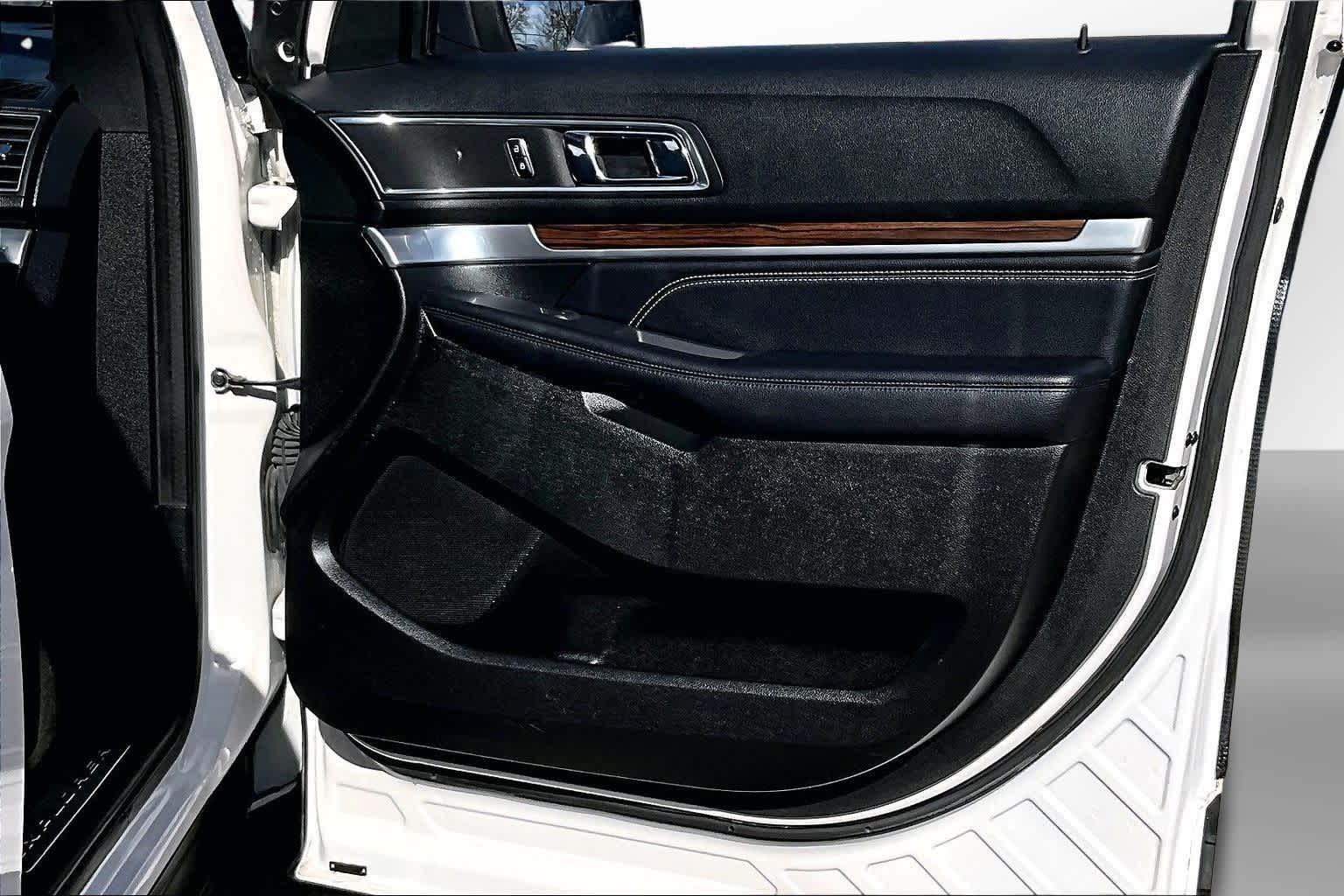 Thumbnail: 2017 Ford Explorer - 18