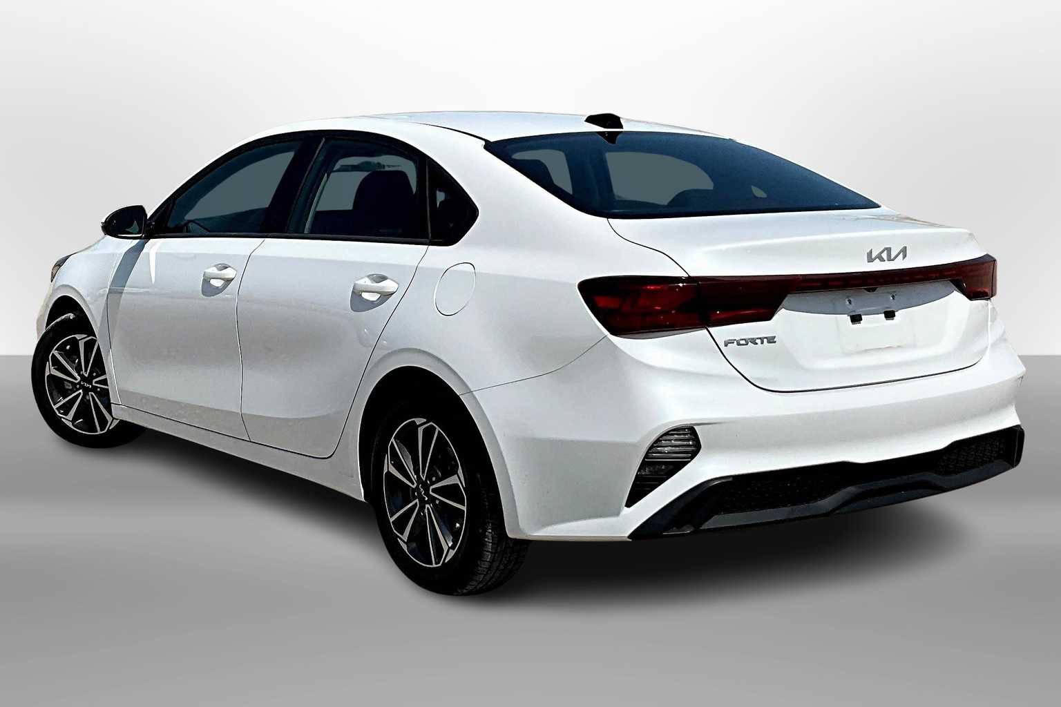 Thumbnail: 2022 Kia Forte - 11