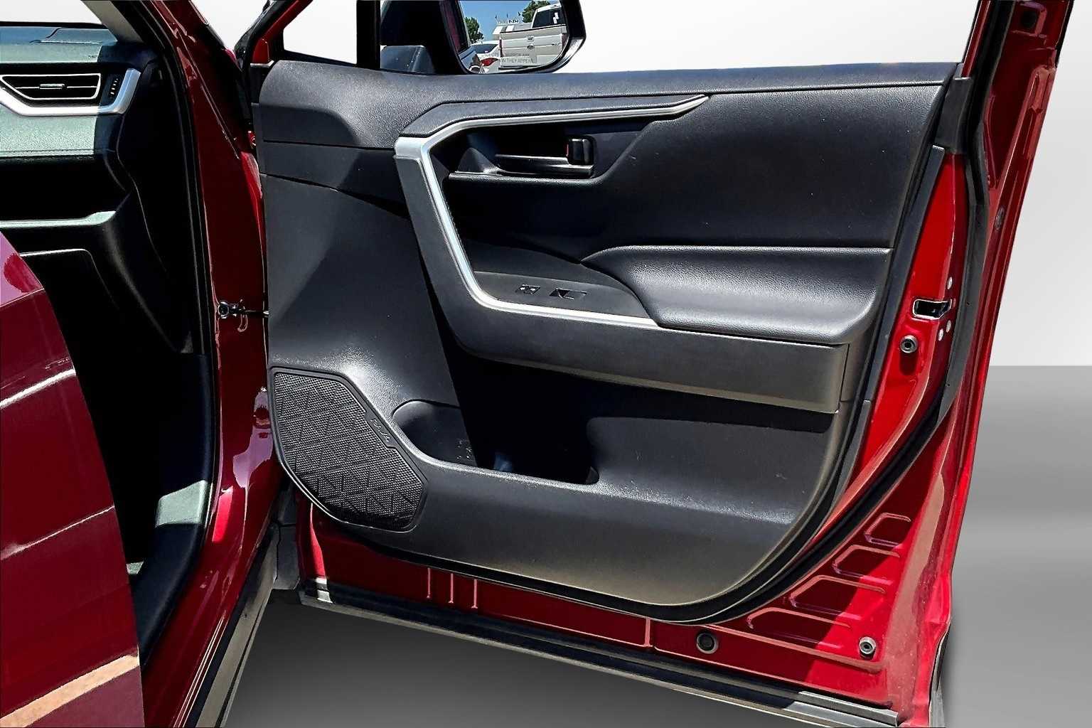 Thumbnail: 2024 Toyota RAV4 - 18
