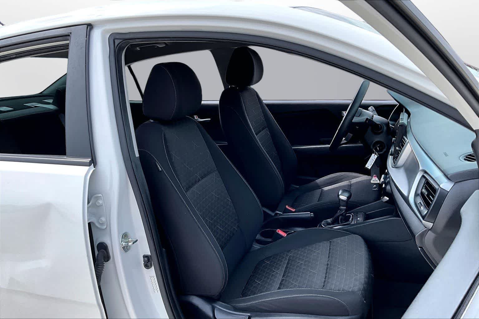 Thumbnail: 2020 Kia Rio - 6