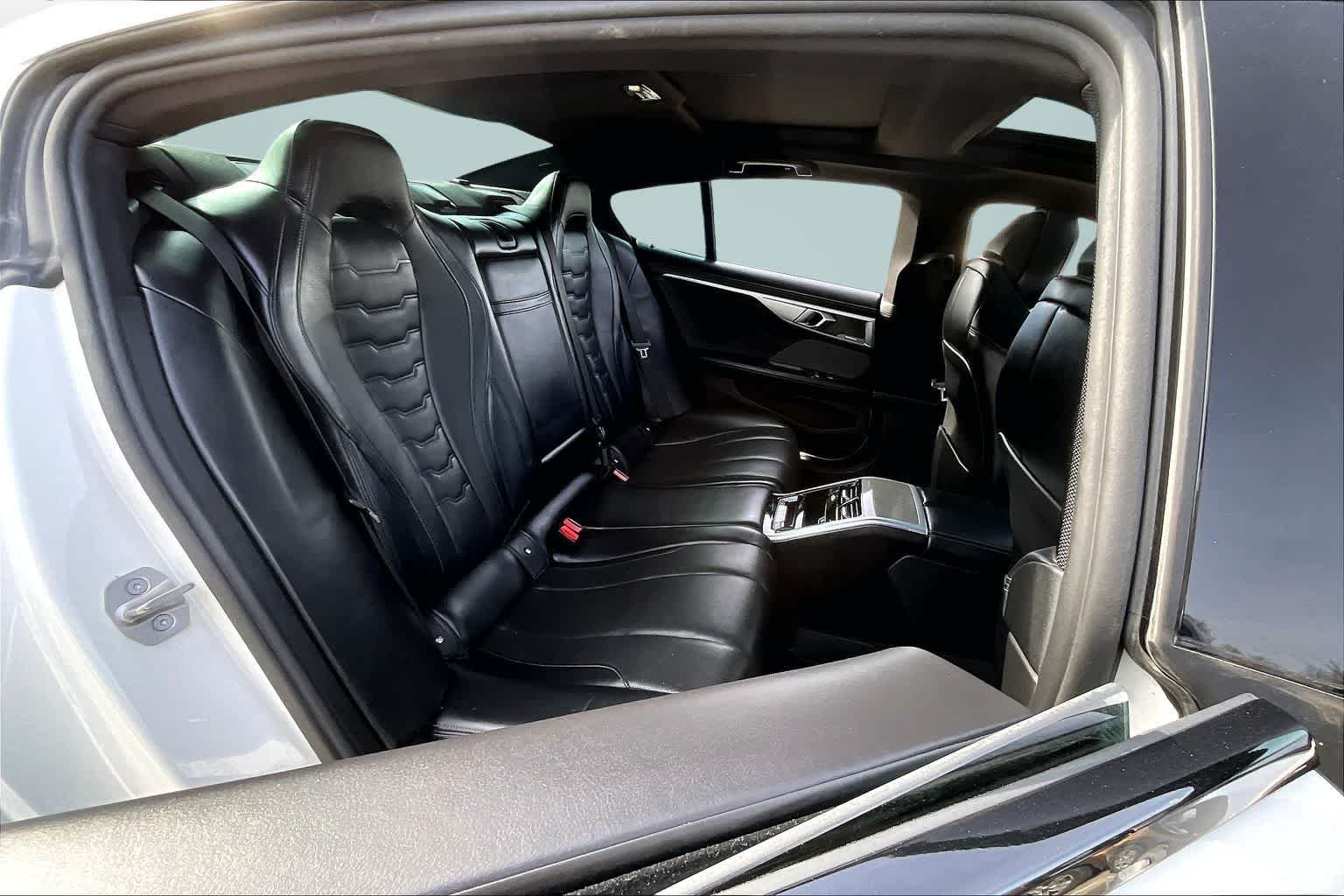 Thumbnail: 2022 BMW 8 Series - 26