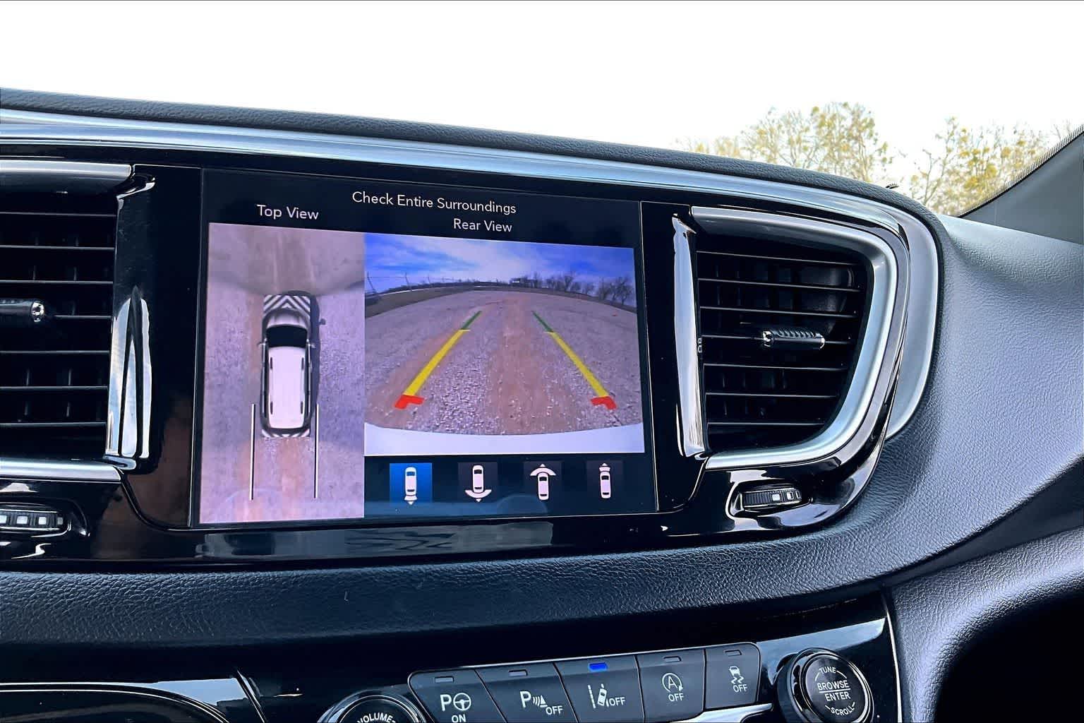 Thumbnail: 2019 Chrysler Pacifica - 19